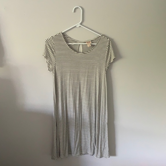 White striped dress - Picture 1 of 3